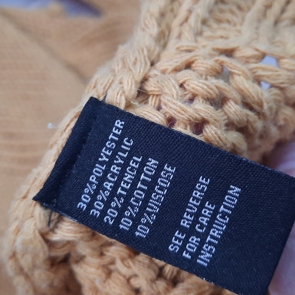 Cocobleau Chunky Knit Oversized Heart Pompom Sweater - Picture 4 of 4